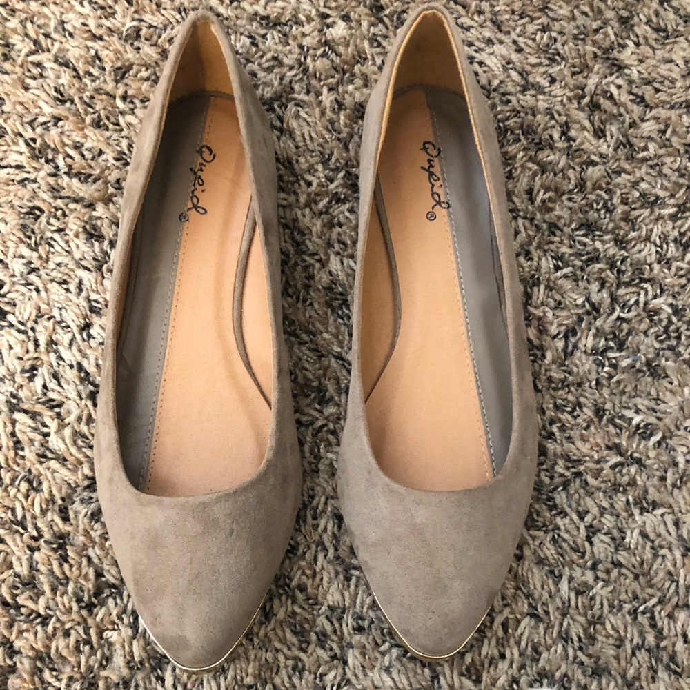 Stylish pointed flats